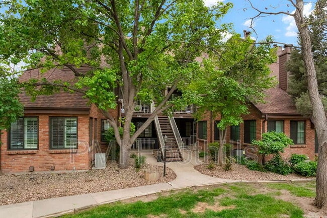 Building Photo - 832 S Vance St