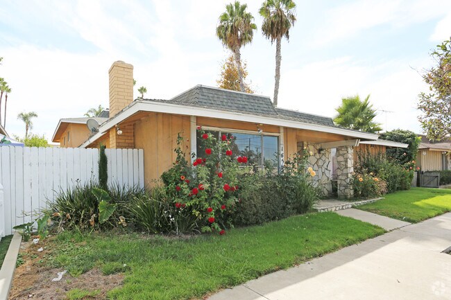 Building Photo - 16562 Goldenwest St