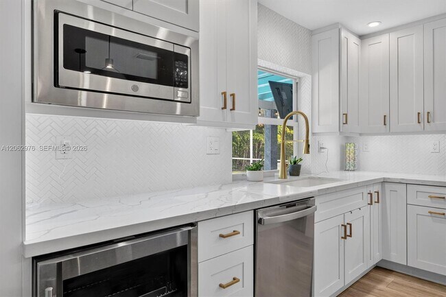 Building Photo - 16840 SW 87th Ave