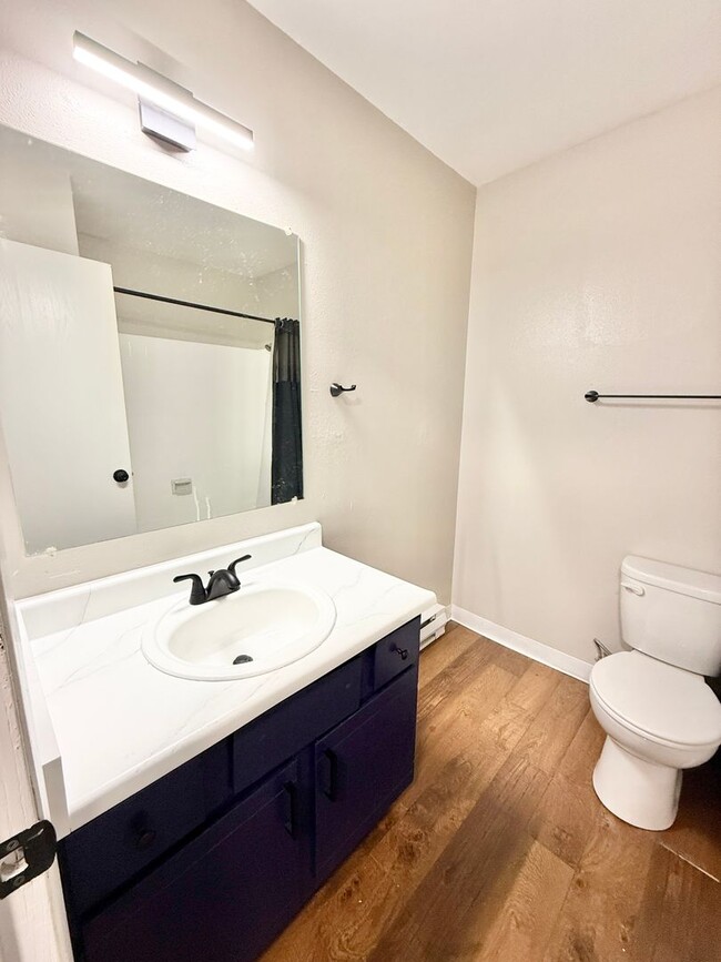 Building Photo - 37 Royal Crest Dr