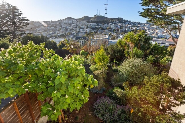 Building Photo - Collingwood Street - 450-452