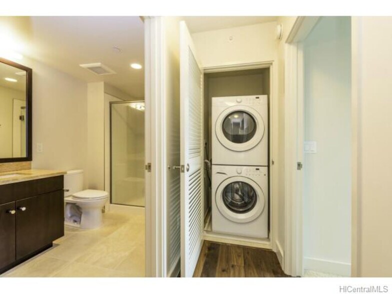 Building Photo - 1189 Waimanu St