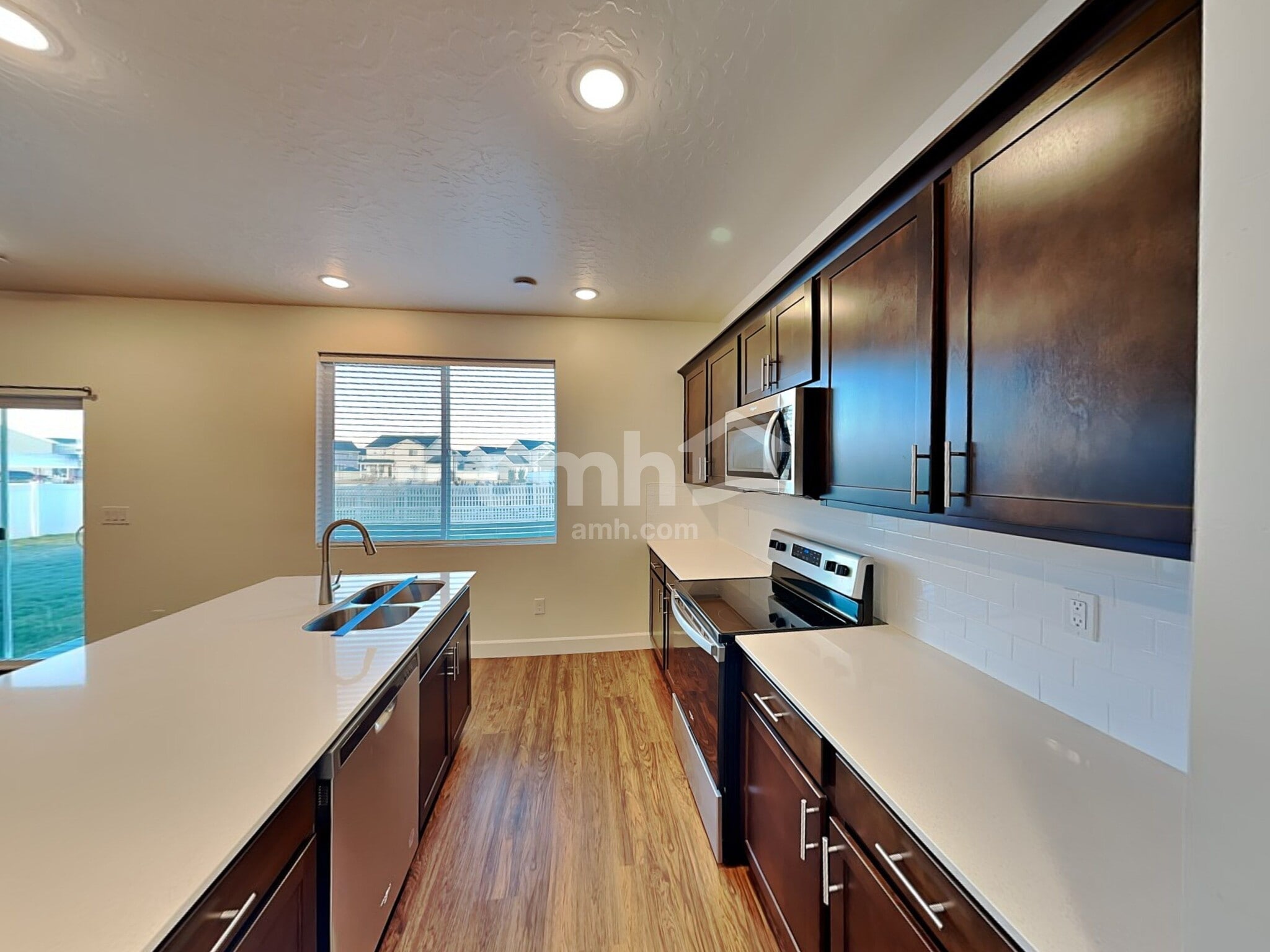 Building Photo - 251 N Dry Crk Rd