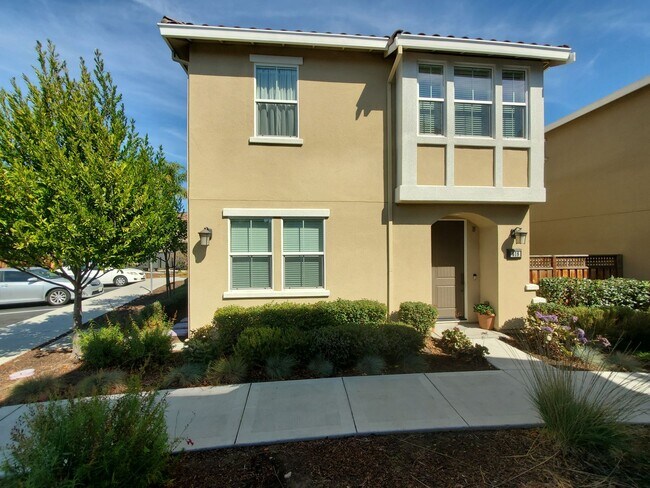 Building Photo - 618 Montage Cir