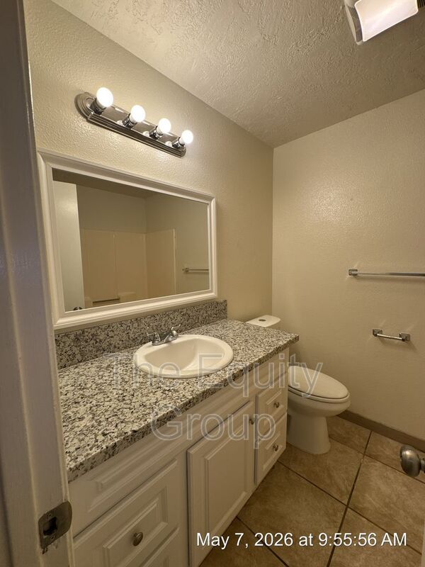 Building Photo - 806 Monarch Cir