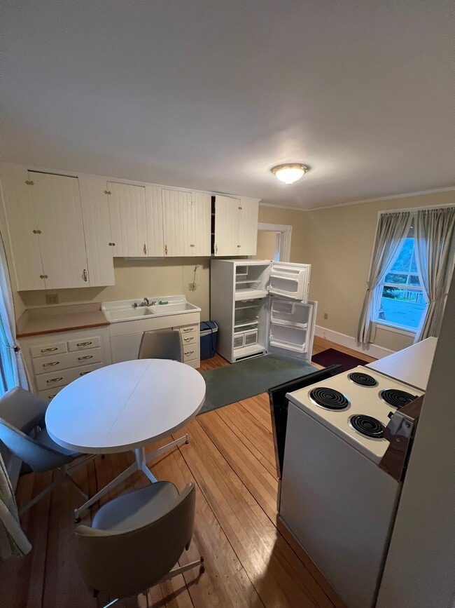 Building Photo - 33 E Summer St