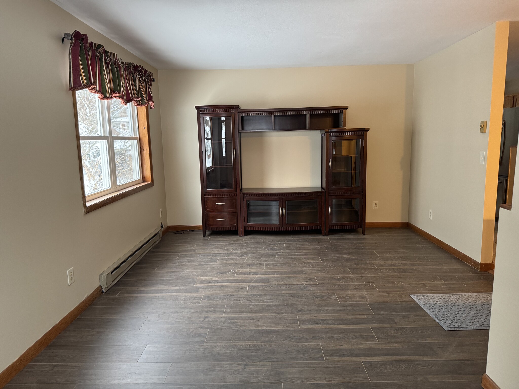 Building Photo - 285 1/4 Walnut St