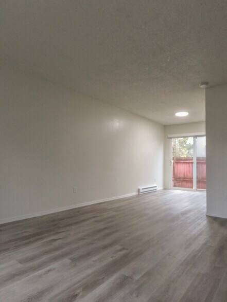 Building Photo - 17300 SW Merlo Rd