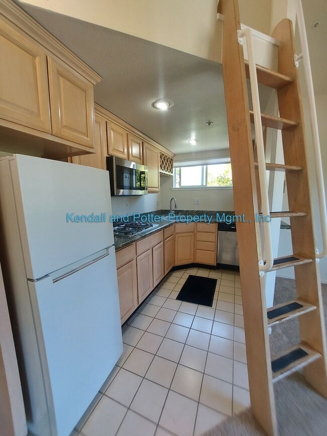 Building Photo - Spacious 1 bedroom loft in Santa Cruz