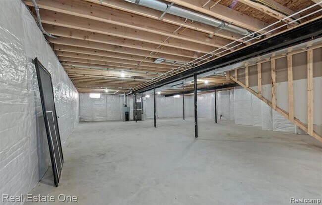 Building Photo - 5636 Paris St