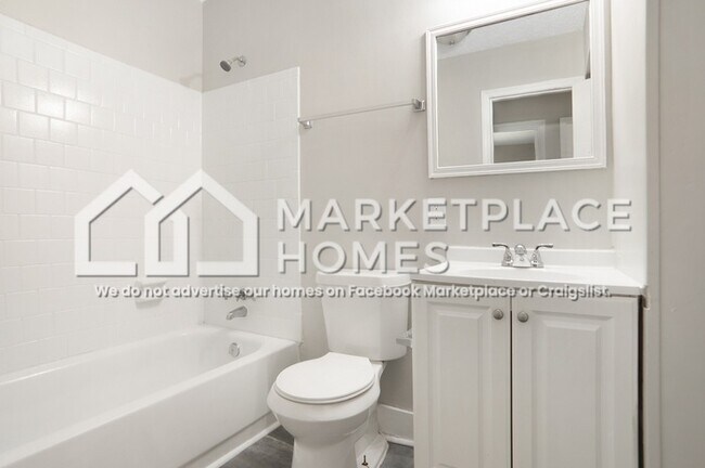 Building Photo - 8206 Huntington Dr