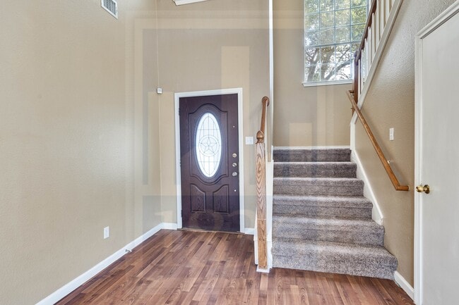 Building Photo - 2104 Grove Dr