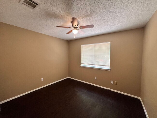 Building Photo - 9706 Eastwend Dr
