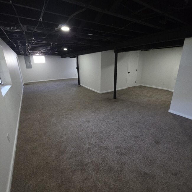 Building Photo - Spacious 3 bedrooms and 2 baths ranch home located on SE Browning St in Lee's Summit, MO