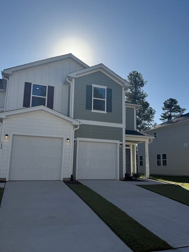 Building Photo - Three bedroom, 2.5 bath townhome in Mebane...