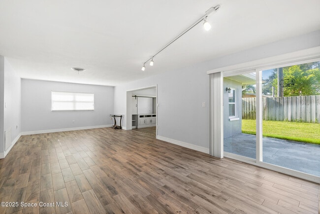 Building Photo - 346 Cyprus Dr