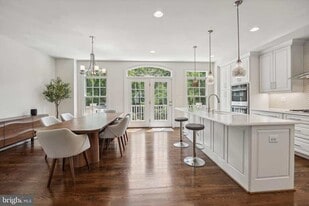 Building Photo - 10669 Yorktown Ct