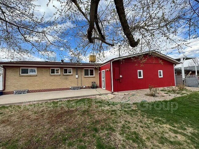 Building Photo - Spacious Littleton Home with Large Fenced Yard & Attached Garage!