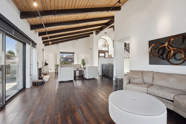 Building Photo - 4372 Park Vicente