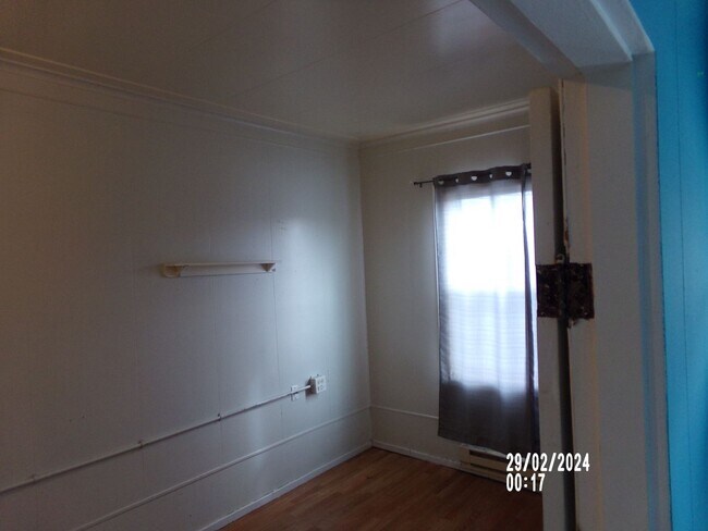 Building Photo - 4bd 1ba Home