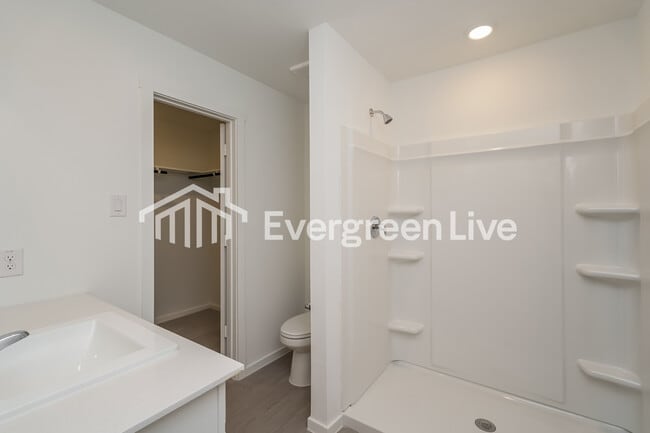 Building Photo - 808 Dressage Ln