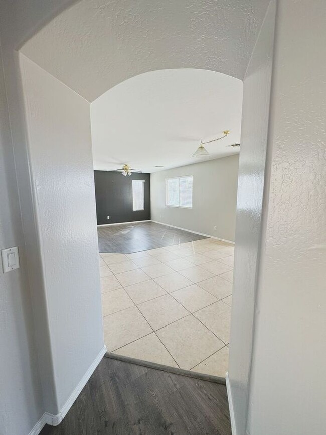 Building Photo - 4BR / 2.5BA Home with Expansive Lot – 2-Car Garage, Community Pools & Golf