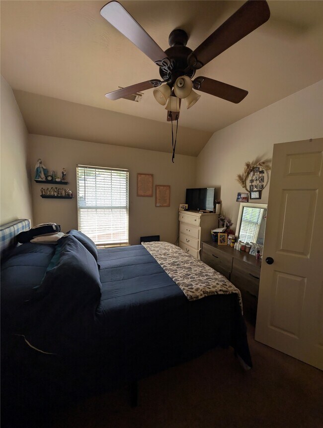 Building Photo - 130 Songful Woods Pl