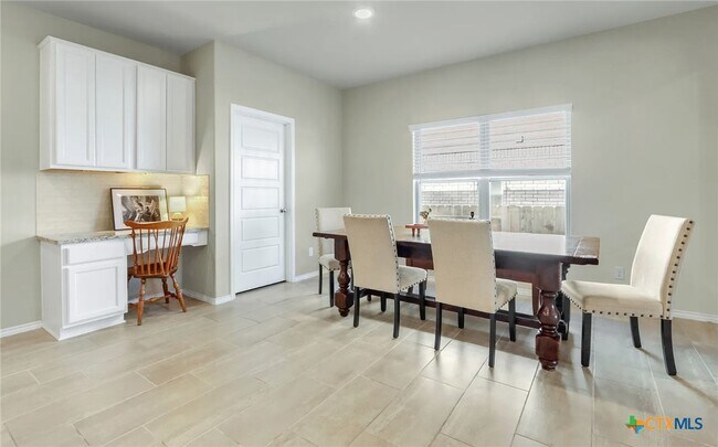 Building Photo - 1642 Ranch House