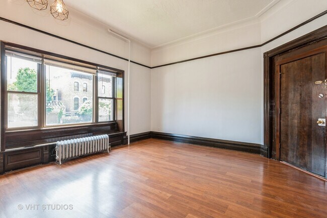 Building Photo - 3136 S Prairie Ave