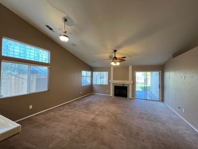 Building Photo - 3-bedroom single story in Merced!