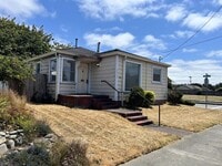 Building Photo - Pet-friendly home with hardwood floors and...