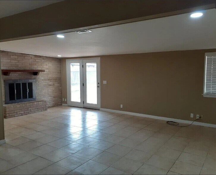 Building Photo - 1528 Melody Ln
