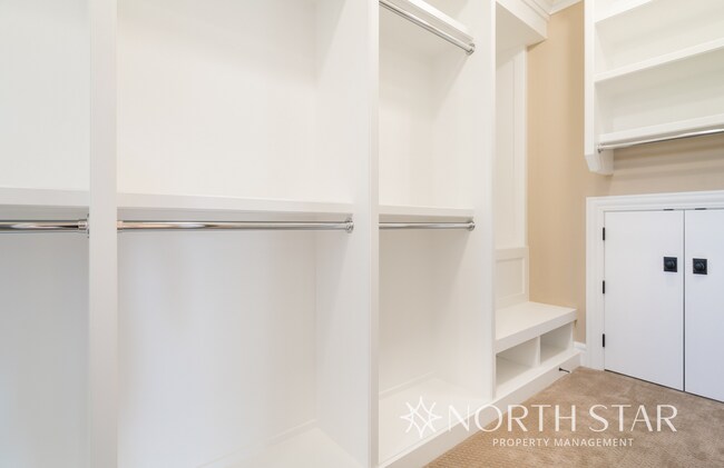 Building Photo - Executive Custom Home with River View on Acreage in West Linn