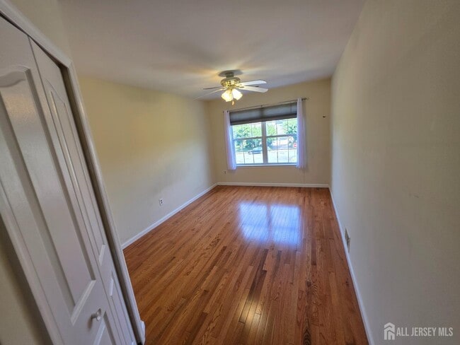 Building Photo - 1301 Dahlia Cir