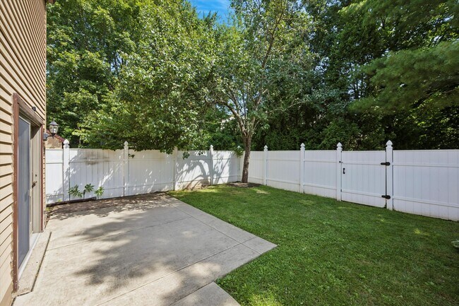 Building Photo - 128 Granite Hill Ct