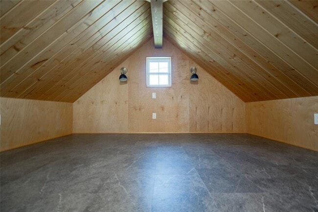 Building Photo - 2404 Barton Skyway