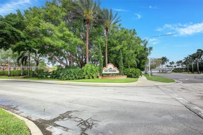 Building Photo - 1525 Estancia Cir