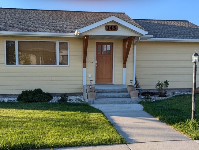 Building Photo - 145 Forest Grove Lane