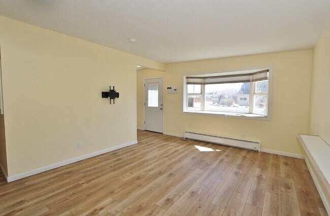 Building Photo - Charming Single-Level Home on Cul-de-sac