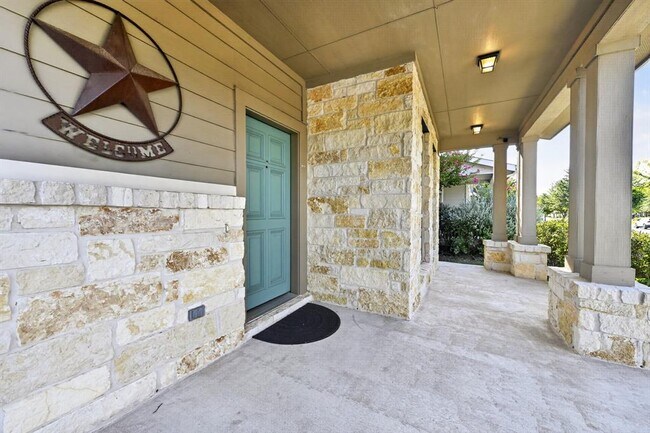 Building Photo - 5800 Baythorne Dr