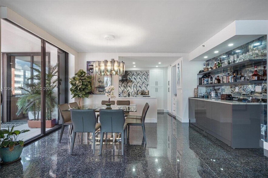 Building Photo - 1581 Brickell Ave