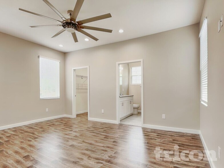 Building Photo - 8118 N Coolidge Ave