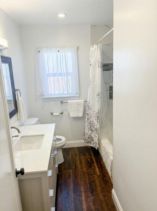 Building Photo - Charming 3-Bedroom Home with Inviting Outdoor Space