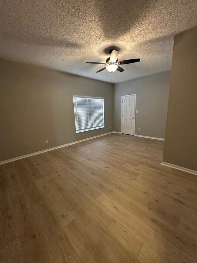 Building Photo - Freshly Updated Heritage Estates Pool Home for Rent
