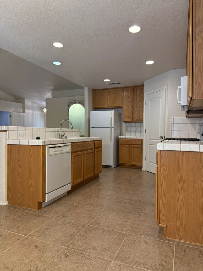 Building Photo - Charming 3-bedroom, 2-bath home in North Merced!