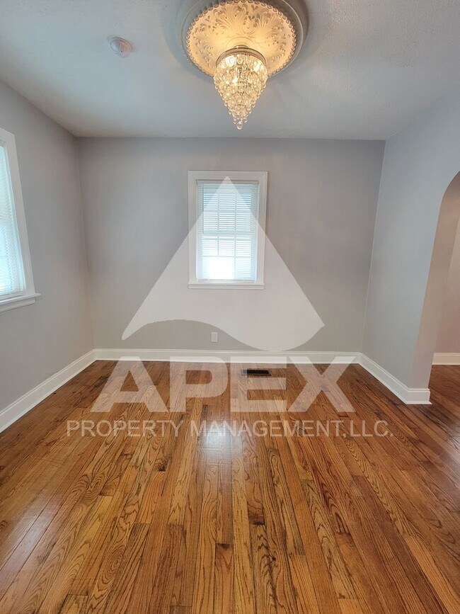 Building Photo - Craftsman Style 2 Bd 1.5- Ba Single Family Home with carport in North Knox!