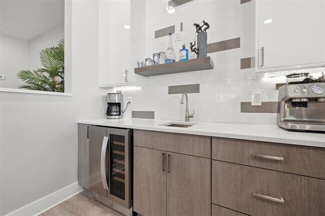 Building Photo - 12404 Capri Cir N