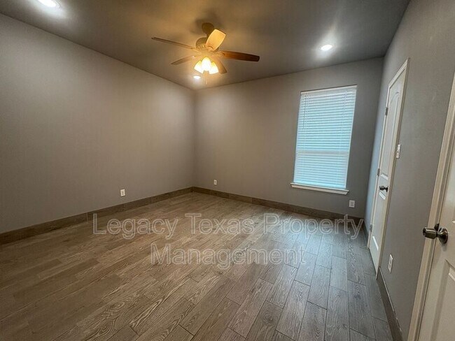 Building Photo - 216 Cleveland St