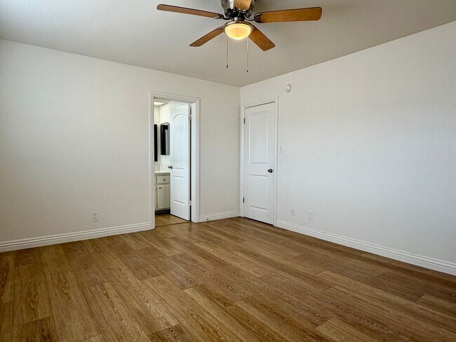 Building Photo - 529