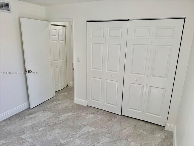 Building Photo - 2740 W 61st St
